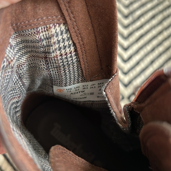 Women’s size 7.5 Timberland waterproof lace up boots - Picture 4 of 6